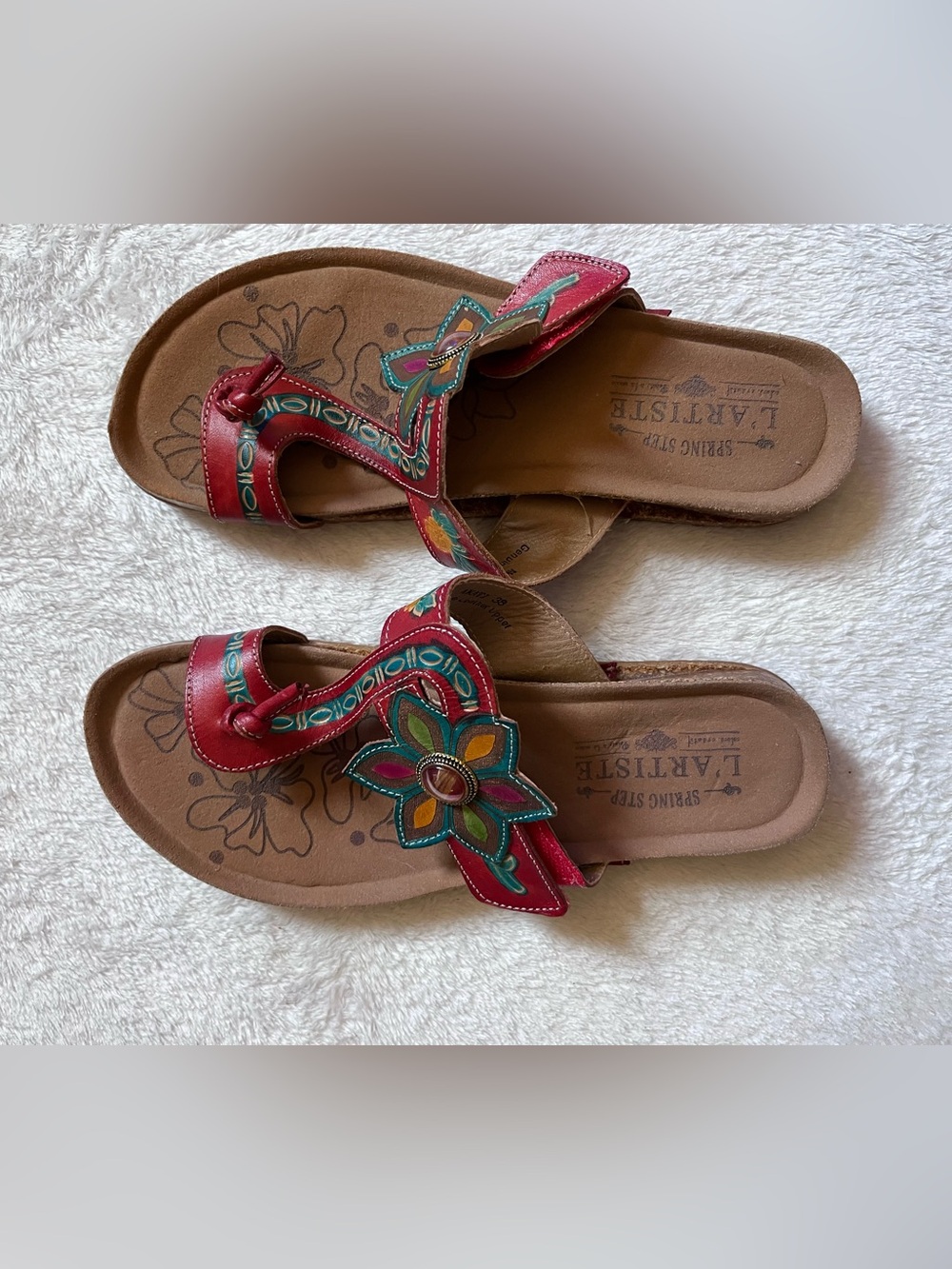 Vintage L'ATISTE Red Leather Floral Appliqué Thong Sandals
